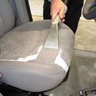 Durante un intervento di lavaggio dei sedili di una macchina